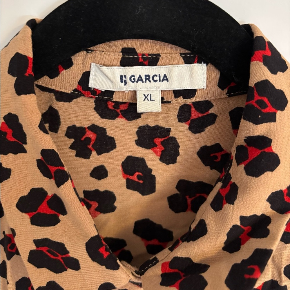 Leopard Print Button-Up Blouse - Picture 3 of 5